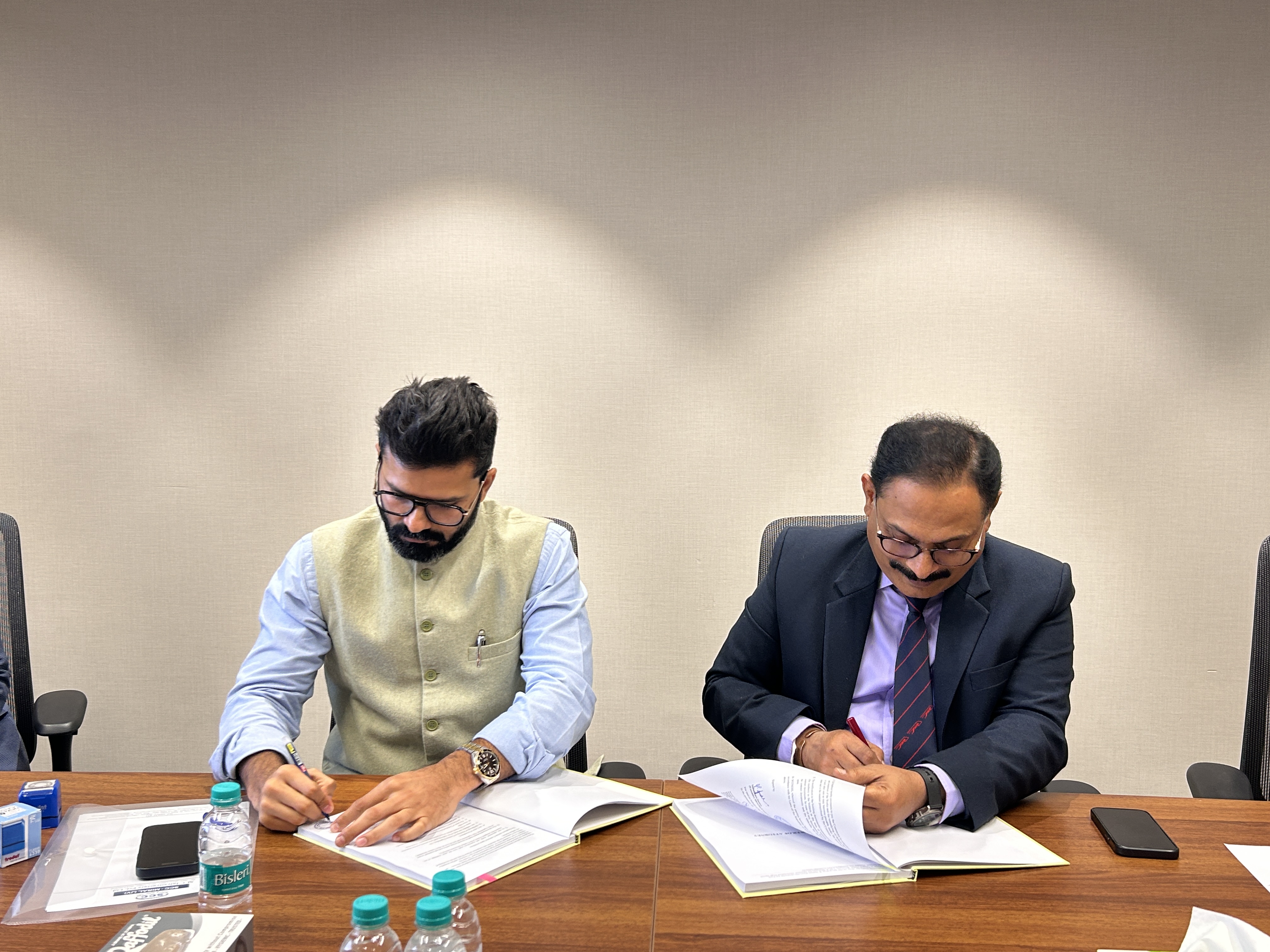 मुंबई–अहमदाबाद बुलेट ट्रेन प्रकल्पासाठी मल्टी-मोडल इंटिग्रेशन आणि स्टेशन प्लाझा विकासाशी संबंधित बांधकाम कामांसाठी करारावर स्वाक्षरी